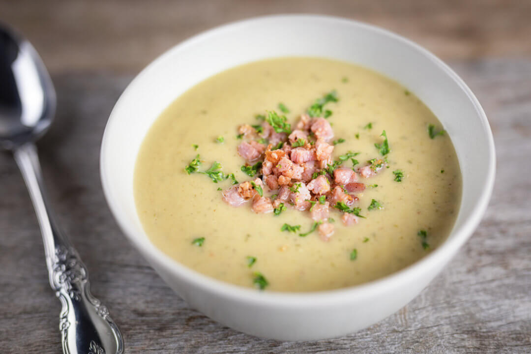 Blumenkohl Suppe mit Späck und Gruyere - Kitchwitch Blumenkohl Suppe mit Späck und Gruyere - Kitchwitch